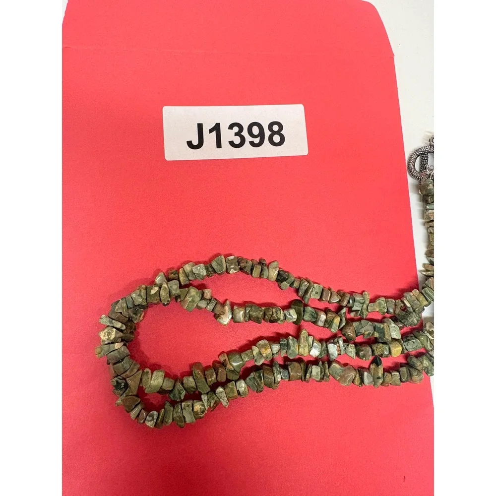 Natural Green Stone Chip Double Strand Necklace Silver Tone Toggle Clasp